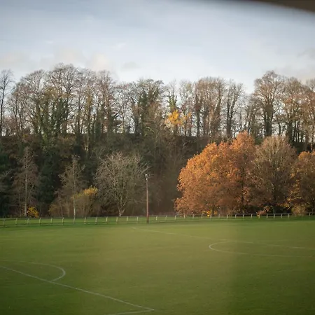 Semesterbostad Little Apple Cottage- Free Parking, Hot Tub, Fire, Town Centre