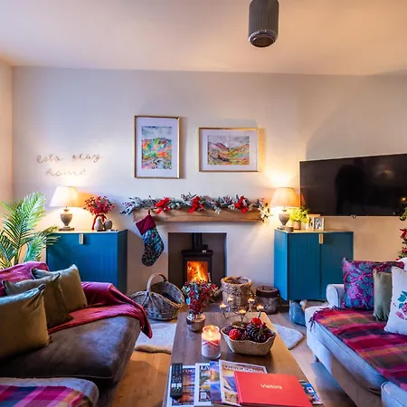 Little Apple Cottage- Free Parking, Hot Tub, Fire, Town Centre