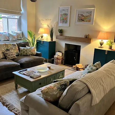 Little Apple Cottage- Free Parking, Hot Tub, Fire, Town Centre Tatil Evi