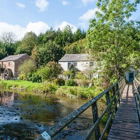 Holiday home Little Apple Cottage- Free Parking, Hot Tub, Fire, Town Centre *