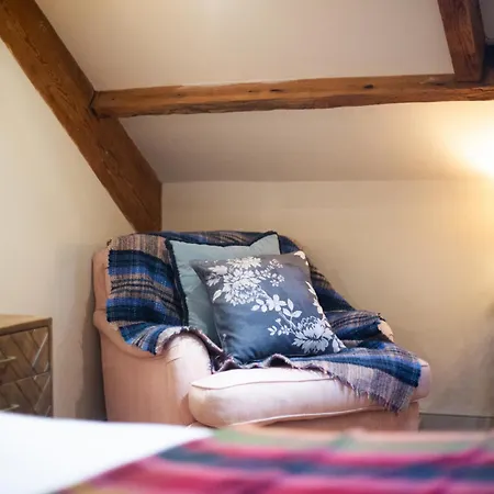 Little Apple Cottage- Free Parking, Hot Tub, Fire, Town Centre Holiday home *