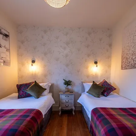 Little Apple Cottage- Free Parking, Hot Tub, Fire, Town Centre