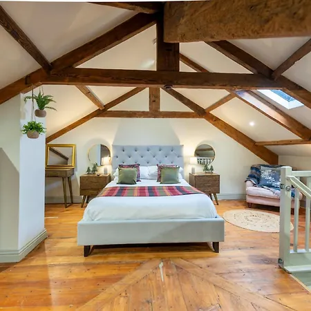 Little Apple Cottage- Free Parking, Hot Tub, Fire, Town Centre