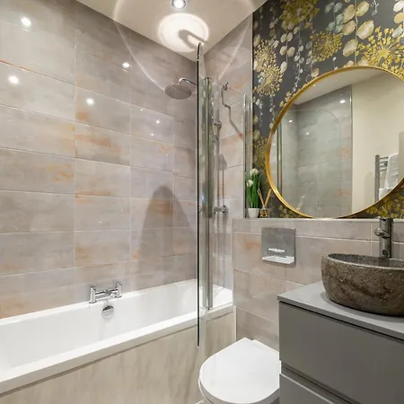 بيت للعطل Little Apple Cottage- Free Parking, Hot Tub, Fire, Town Centre *