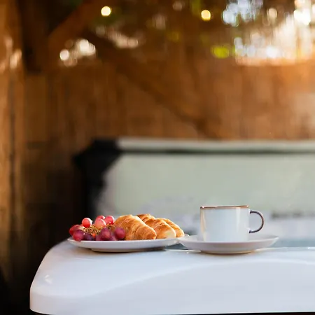 Little Apple Cottage- Free Parking, Hot Tub, Fire, Town Centre *