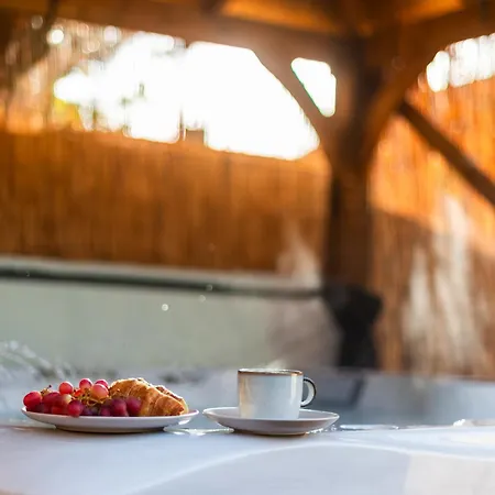 Little Apple Cottage- Free Parking, Hot Tub, Fire, Town Centre