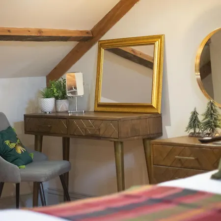 Little Apple Cottage- Free Parking, Hot Tub, Fire, Town Centre *