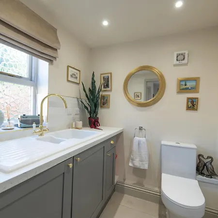 Little Apple Cottage- Free Parking, Hot Tub, Fire, Town Centre *