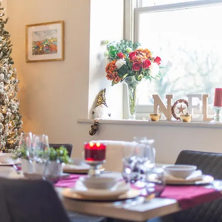 Ferienhaus Little Apple Cottage- Free Parking, Hot Tub, Fire, Town Centre