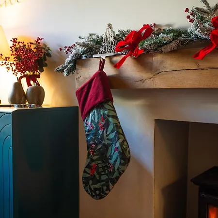 Little Apple Cottage- Free Parking, Hot Tub, Fire, Town Centre Holiday home