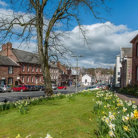 Holiday home Little Apple Cottage- Free Parking, Hot Tub, Fire, Town Centre *