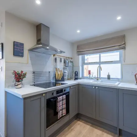 Little Apple Cottage- Free Parking, Hot Tub, Fire, Town Centre Σπίτι διακοπών