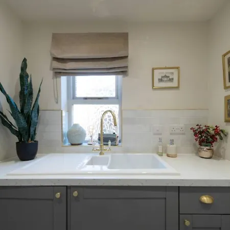 Σπίτι διακοπών Little Apple Cottage- Free Parking, Hot Tub, Fire, Town Centre *