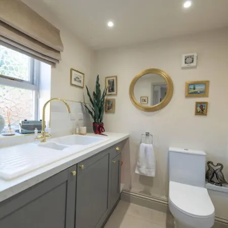 Σπίτι διακοπών Little Apple Cottage- Free Parking, Hot Tub, Fire, Town Centre *
