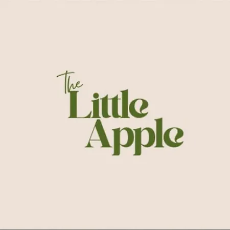 Σπίτι διακοπών Little Apple Cottage- Free Parking, Hot Tub, Fire, Town Centre *