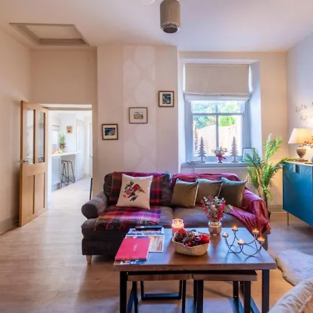 Σπίτι διακοπών Little Apple Cottage- Free Parking, Hot Tub, Fire, Town Centre *