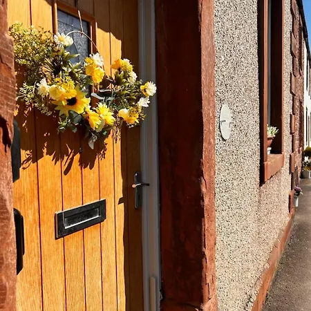 Little Apple Cottage- Free Parking, Hot Tub, Fire, Town Centre