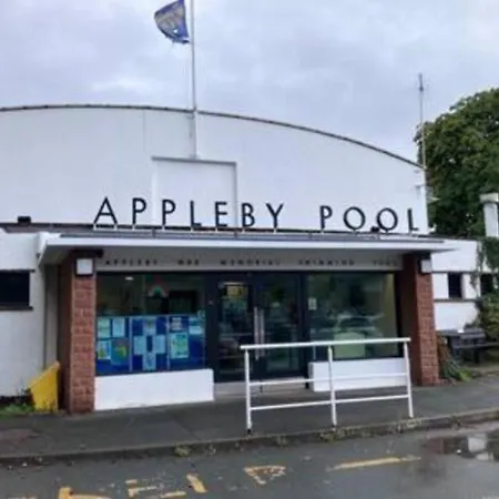 Little Apple Cottage- Free Parking, Hot Tub, Fire, Town Centre *