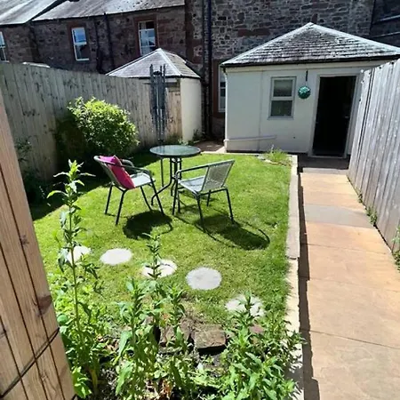Little Apple Cottage- Free Parking, Hot Tub, Fire, Town Centre Σπίτι διακοπών