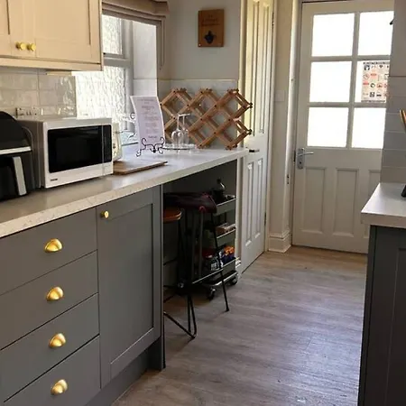 Little Apple Cottage- Free Parking, Hot Tub, Fire, Town Centre Σπίτι διακοπών