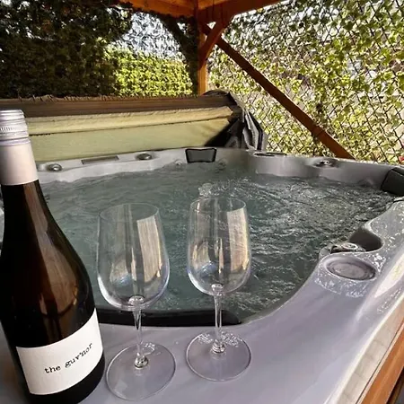 Little Apple Cottage- Free Parking, Hot Tub, Fire, Town Centre Σπίτι διακοπών *