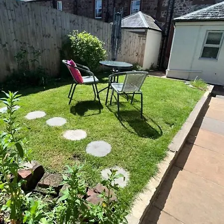 Σπίτι διακοπών Little Apple Cottage- Free Parking, Hot Tub, Fire, Town Centre *