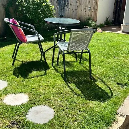 Little Apple Cottage- Free Parking, Hot Tub, Fire, Town Centre