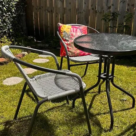 Little Apple Cottage- Free Parking, Hot Tub, Fire, Town Centre