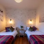 Little Apple Cottage- Free Parking, Hot Tub, Fire, Town Centre