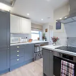 Hébergement de vacances Little Apple Cottage- Free Parking, Hot Tub, Fire, Town Centre