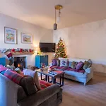 Little Apple Cottage- Free Parking, Hot Tub, Fire, Town Centre