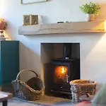 Hébergement de vacances Little Apple Cottage- Free Parking, Hot Tub, Fire, Town Centre *