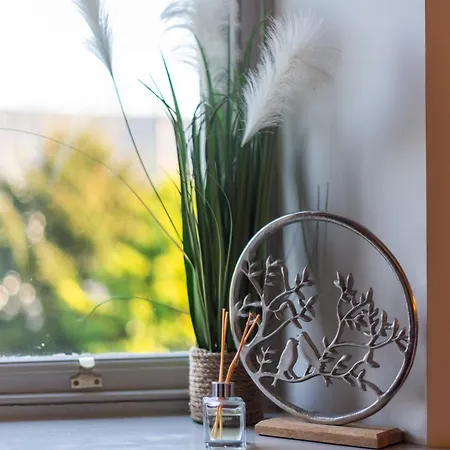 Tatil Evi Little Apple Cottage- Free Parking, Hot Tub, Fire, Town Centre