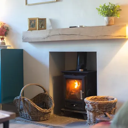 Tatil Evi Little Apple Cottage- Free Parking, Hot Tub, Fire, Town Centre *